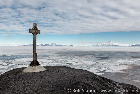 Vince's Cross, Hut Point