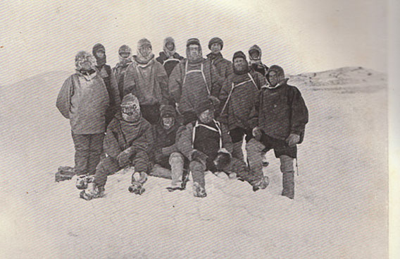 Überwinterungsgruppe Kap Royds (Nimrod) Gruppenfoto