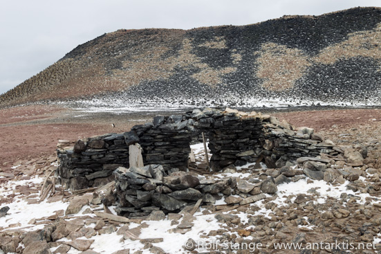 Die Steinhütte von Larsens Gruppe auf Paulet Island (2012)