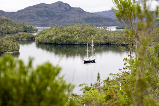 SY Anne-margaretha vor Anker in Patagonien