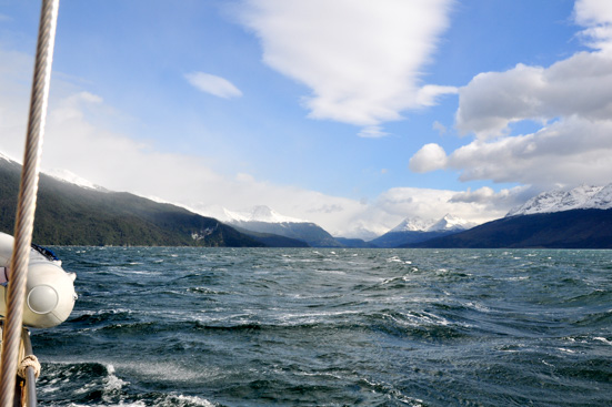 Wasserstraße in Patagonien