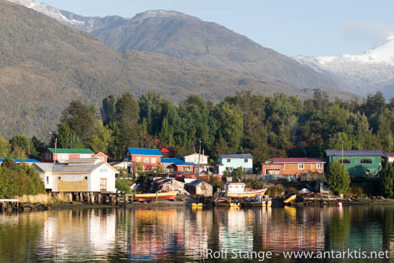 Puerto Edén